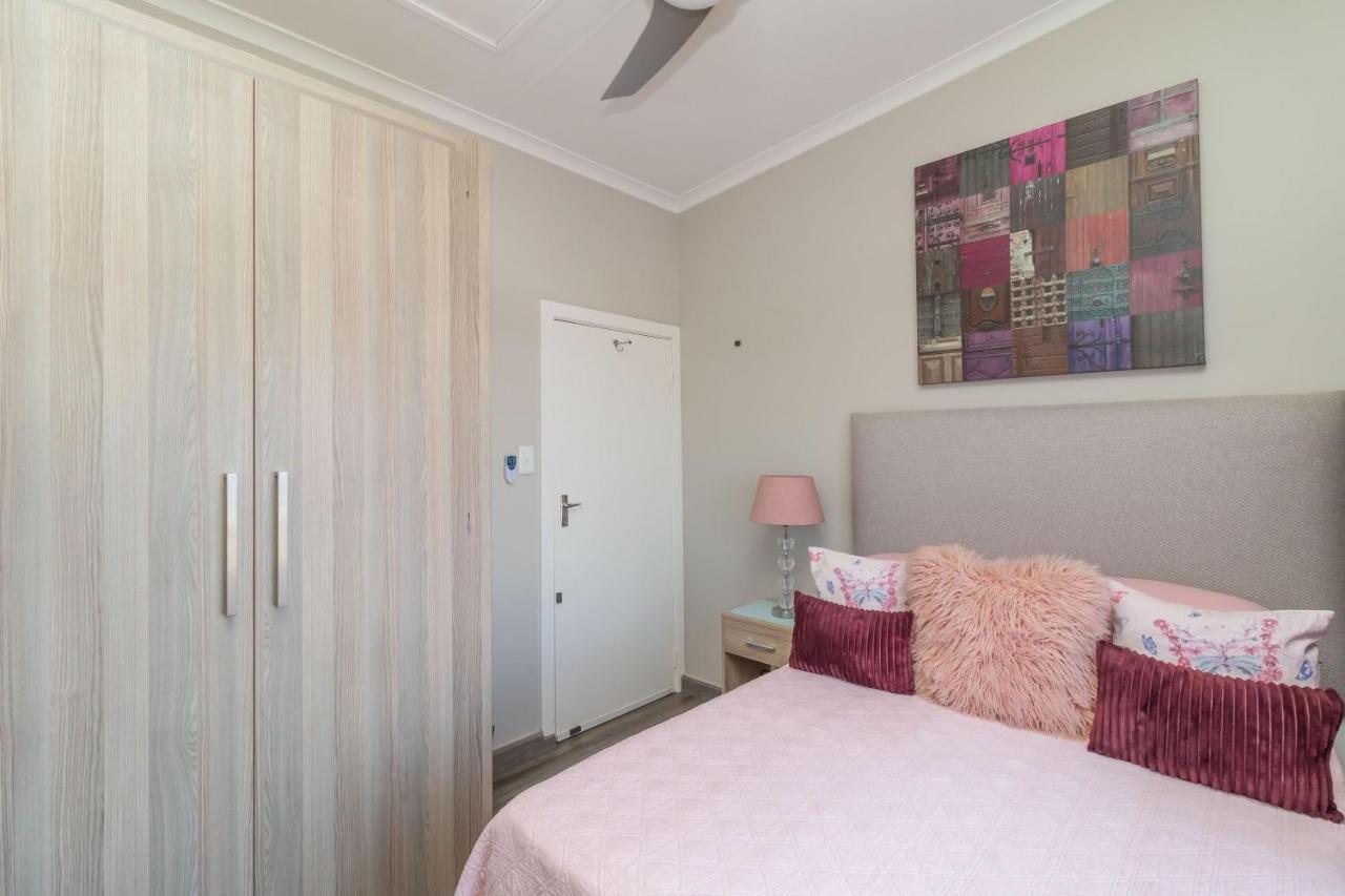 Vista Oceana - 4 Bedroom, Uvongo, Manaba Vakantiehuis